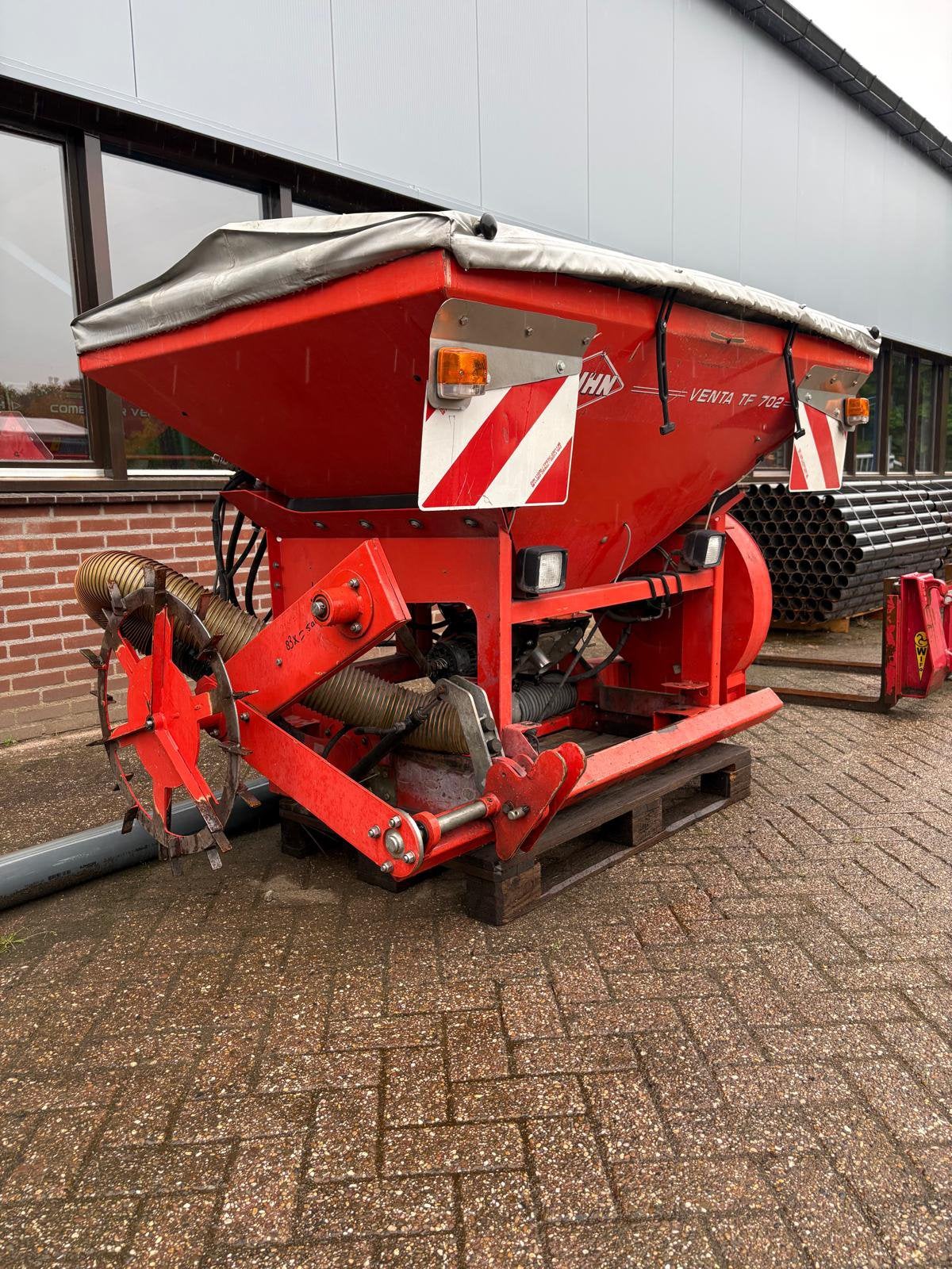 Kuhn TF702 fronttank, Ophalen
