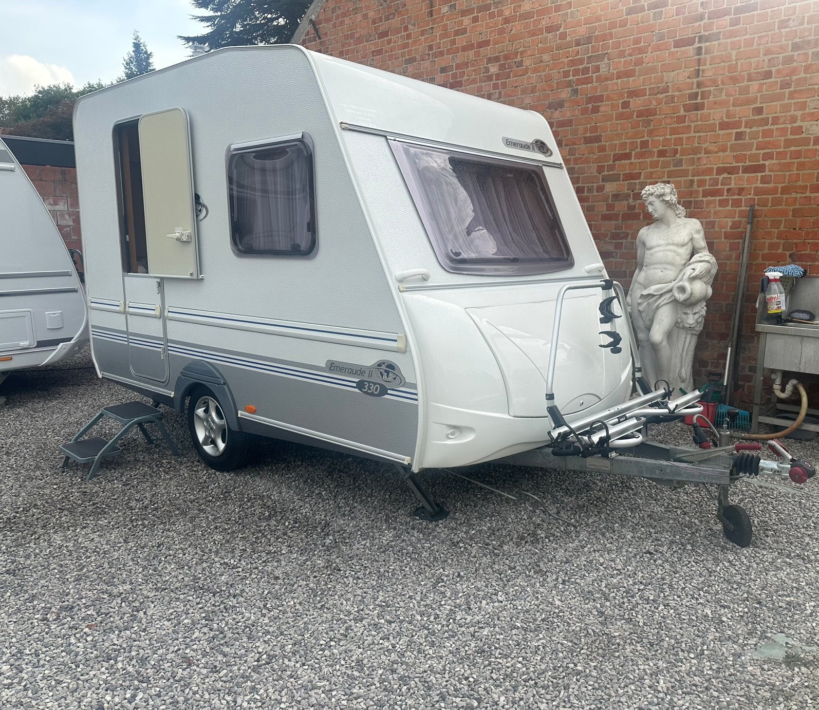 Caravan 750kg, Poêle, Particulier, 500 - 750 kg, Lit fixe