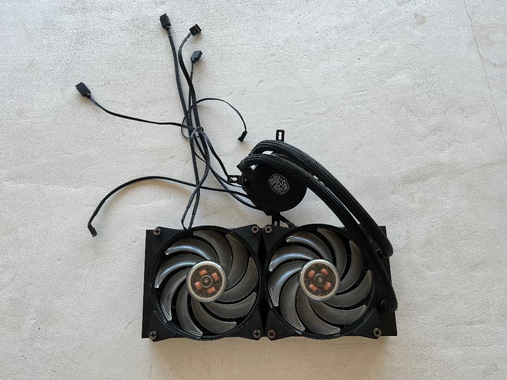 Cooler Master MasterLiquid ML240L RGB, Computers en Software, Computerkoelers, Zo goed als nieuw, Waterkoeling, Ophalen of Verzenden