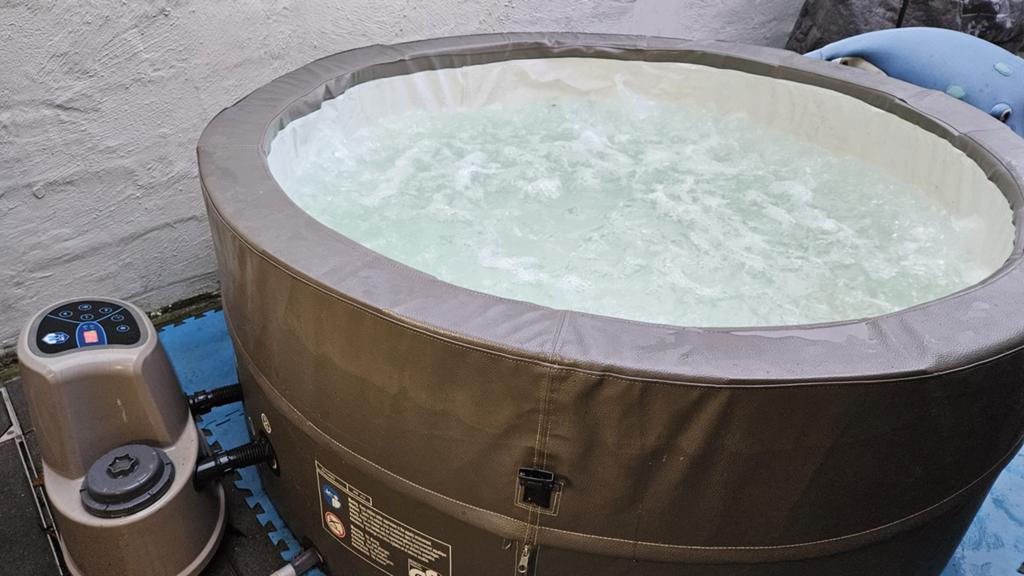 GERESERVEERD Demonteerbare jacuzzi Type Netspa Vita Premium, Tuin en Terras, Ophalen, Gebruikt, Filter, Vast