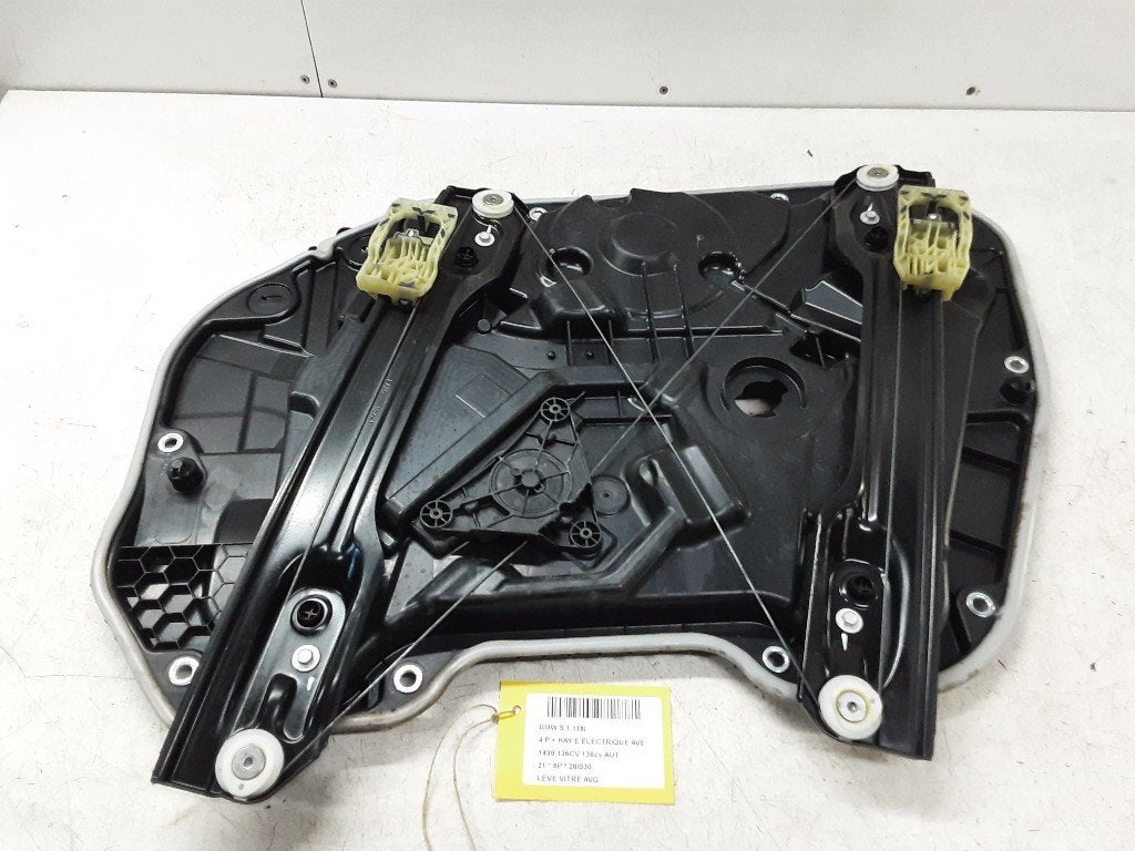 VITRE MECANISME AVANT GAUCHE BMW 1 serie (F40) (5A02FB102), Utilisé, BMW, Petuelring 130
80809  München, DE, Bayerische Motoren Werke AG