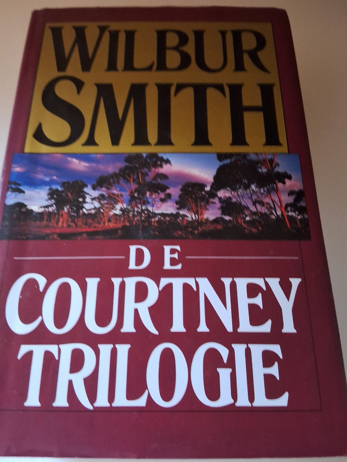 de courtney trilogie, Ophalen