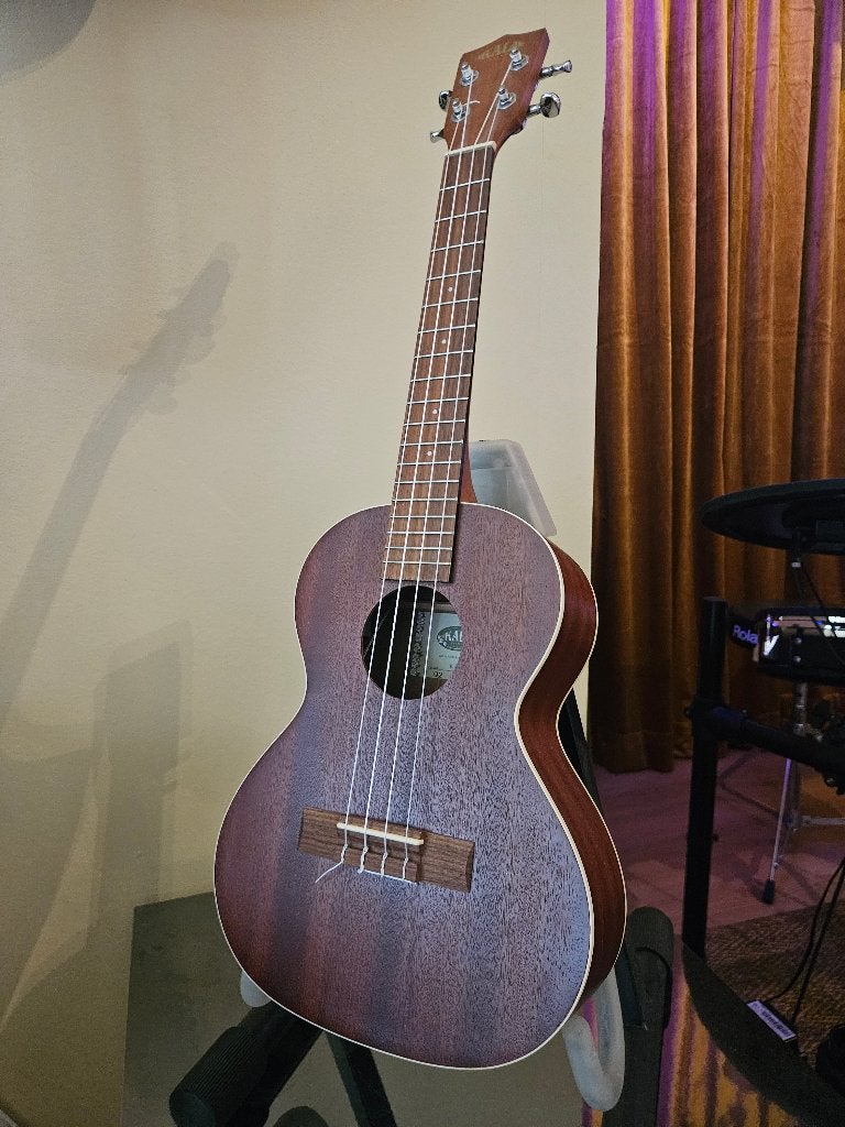 Kala KA-TE Satin Mahogany Tenor EQ, Musique & Instruments, Instruments à corde | Autre, Enlèvement ou Envoi, Comme neuf, Ukulélé