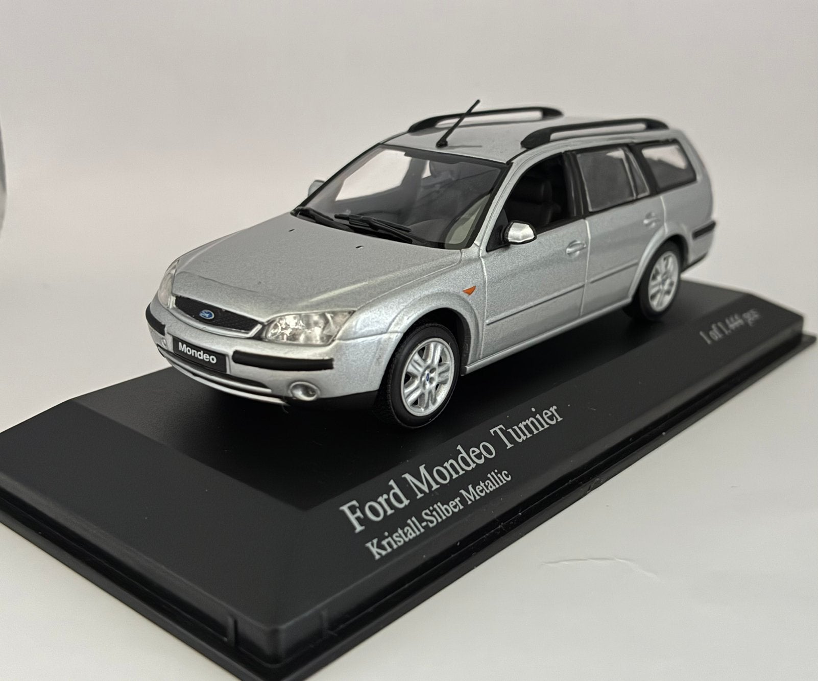 Ford Mondeo Turnier MK2 (Type CD132) 2001 - MiniChamps, Hobby en Vrije tijd, Modelauto's | 1:43, Verzenden, Nieuw, Auto, MiniChamps