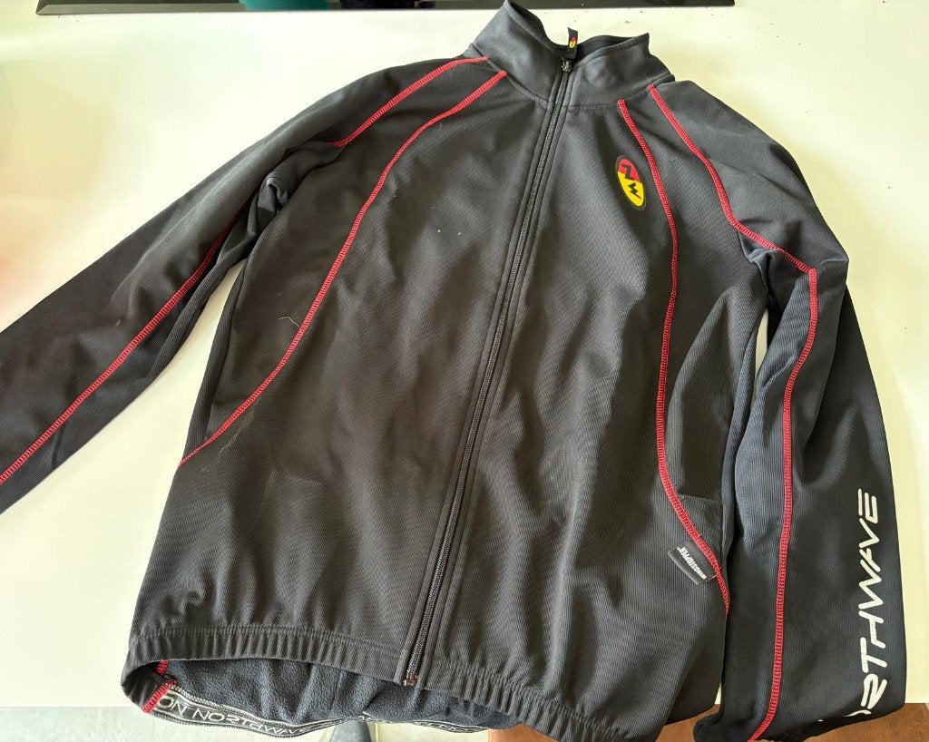 Northwave Wielrenjack Lange Mouwen – Zwart/Rood – Maat XL, Vêtements d'extérieur, Enlèvement, Utilisé, XL