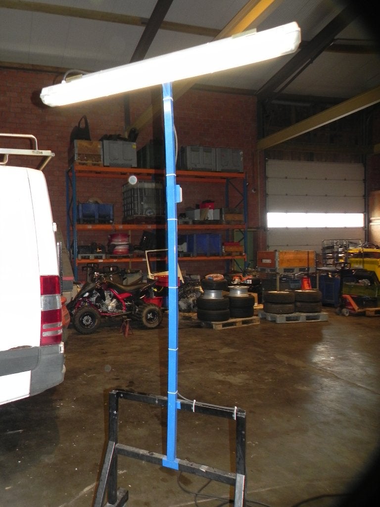 Werklamp op verrijdbaar statief 2 stuks, Doe-het-zelf en Bouw, Ophalen, Gebruikt, Minder dan 50 watt, Met statief