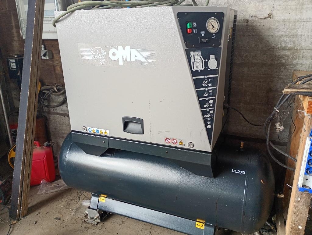 Compressor 4 kW/400V, Bricolage & Construction, Compresseurs, Réduction de bruit, 400 à 800 litres/min, Enlèvement, Utilisé