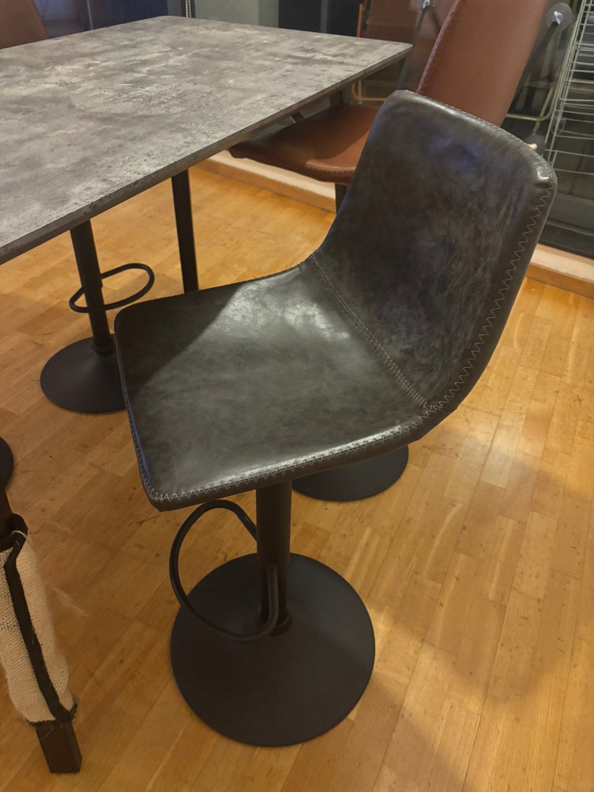 Table haute avec 4 chaises, Maison & Meubles, Enlèvement, Comme neuf