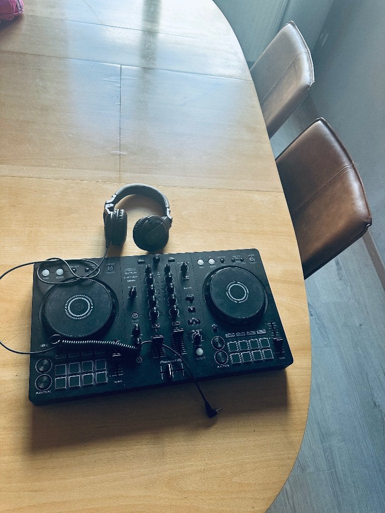 Pioneer DDJ-FLX4 + casque Pioneer, Neuf, Enlèvement, Pioneer, Platine