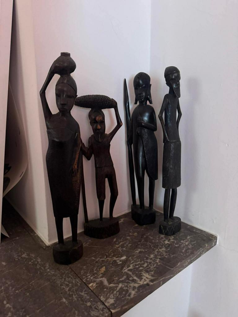 Vintage set van 4 handgesneden houten Afrikaanse beeldjes, Antiek en Kunst, Ophalen