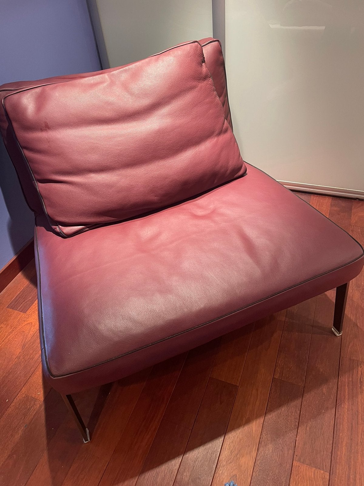 Concevez un siège de couleur Bordeaux, Modern een eyecatcher voor het salon, Autres couleurs, Comme neuf, Enlèvement
