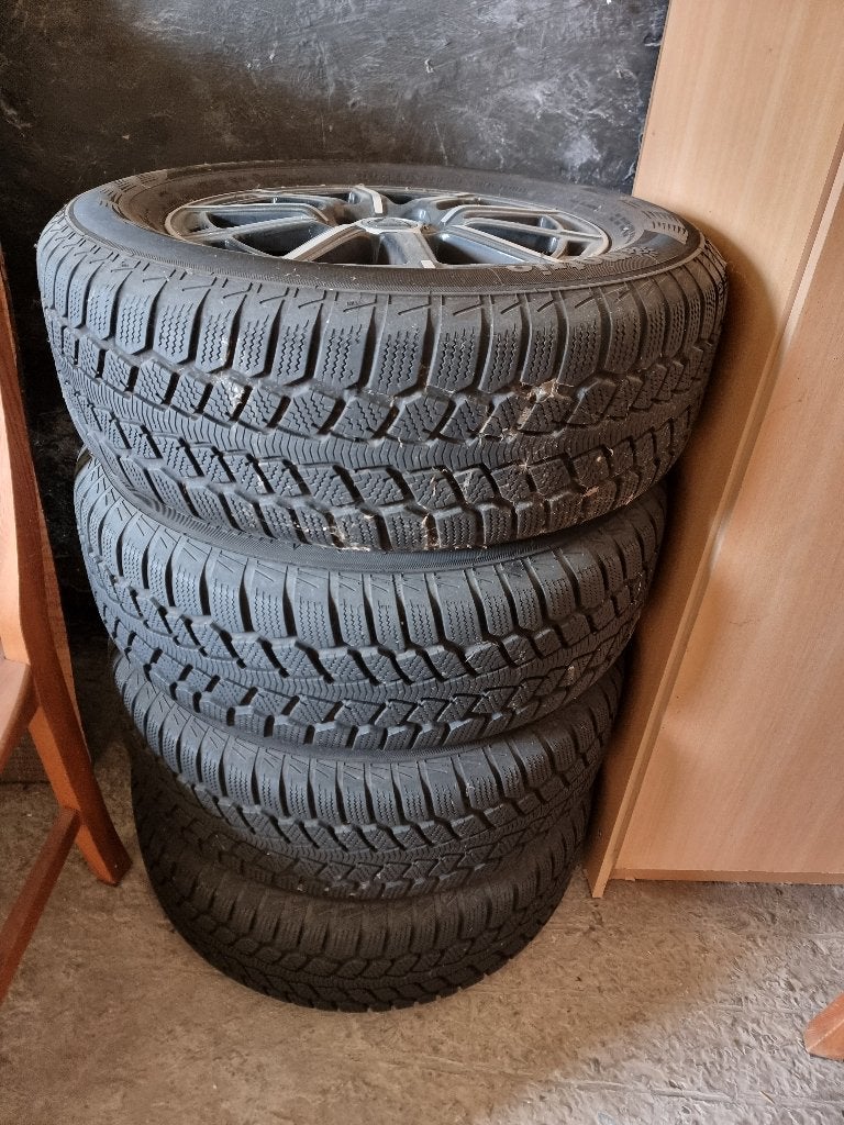 Originele Dacia Duster 16" lichtmetalen velgen +winterbanden, Autos : Pièces & Accessoires, 16 pouces, Véhicule de tourisme, Enlèvement