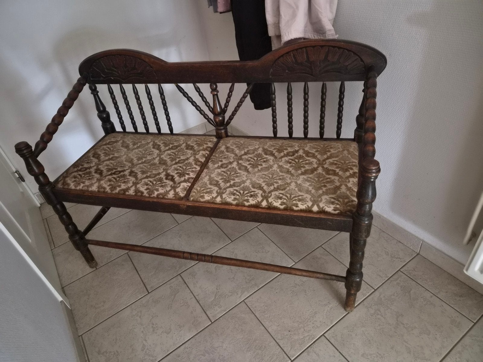 spindle-back of Windsor-stijl bankje genoemd) met gedraaide, Enlèvement
