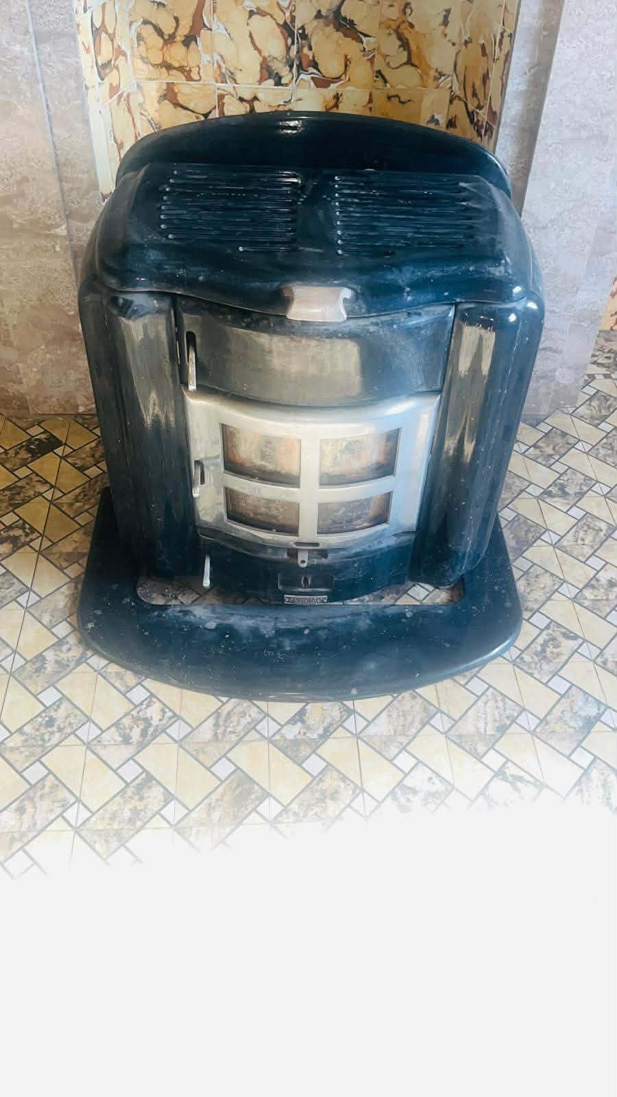 Ancien poêle Surdiac en fonte émaillée noire maison Art Deco, Enlèvement