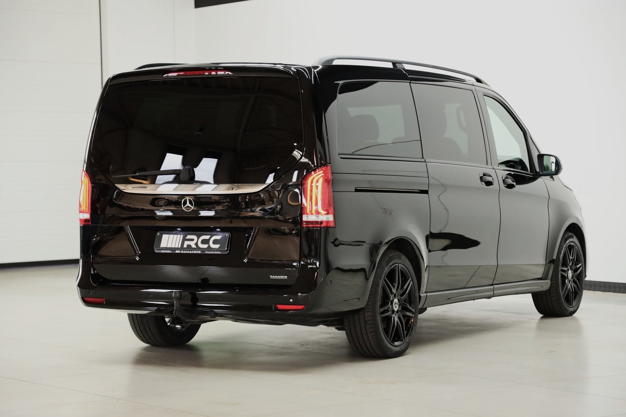 Mercedes-Benz V 250 d L2 8-zit | AMG Night 19" Leder Elektr, Auto's, Automaat, Gebruikt, 4 cilinders, Zwart
