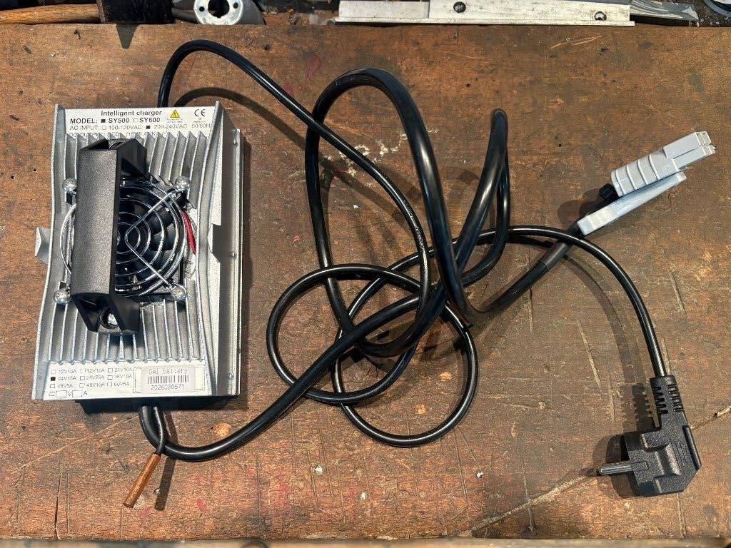Chargeur de batterie 24 V, Enlèvement ou Envoi, Neuf