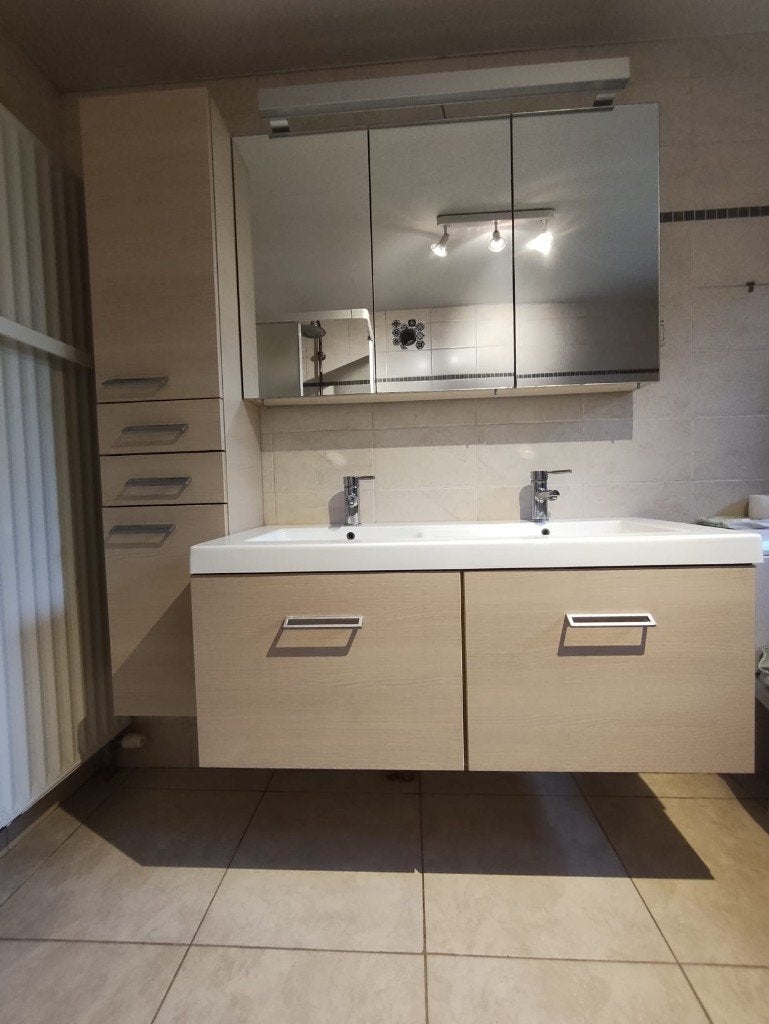 Meuble de salle de bain avec miroir et armoire à colonne, 150 à 200 cm, Utilisé, Autres types, 50 à 75 cm