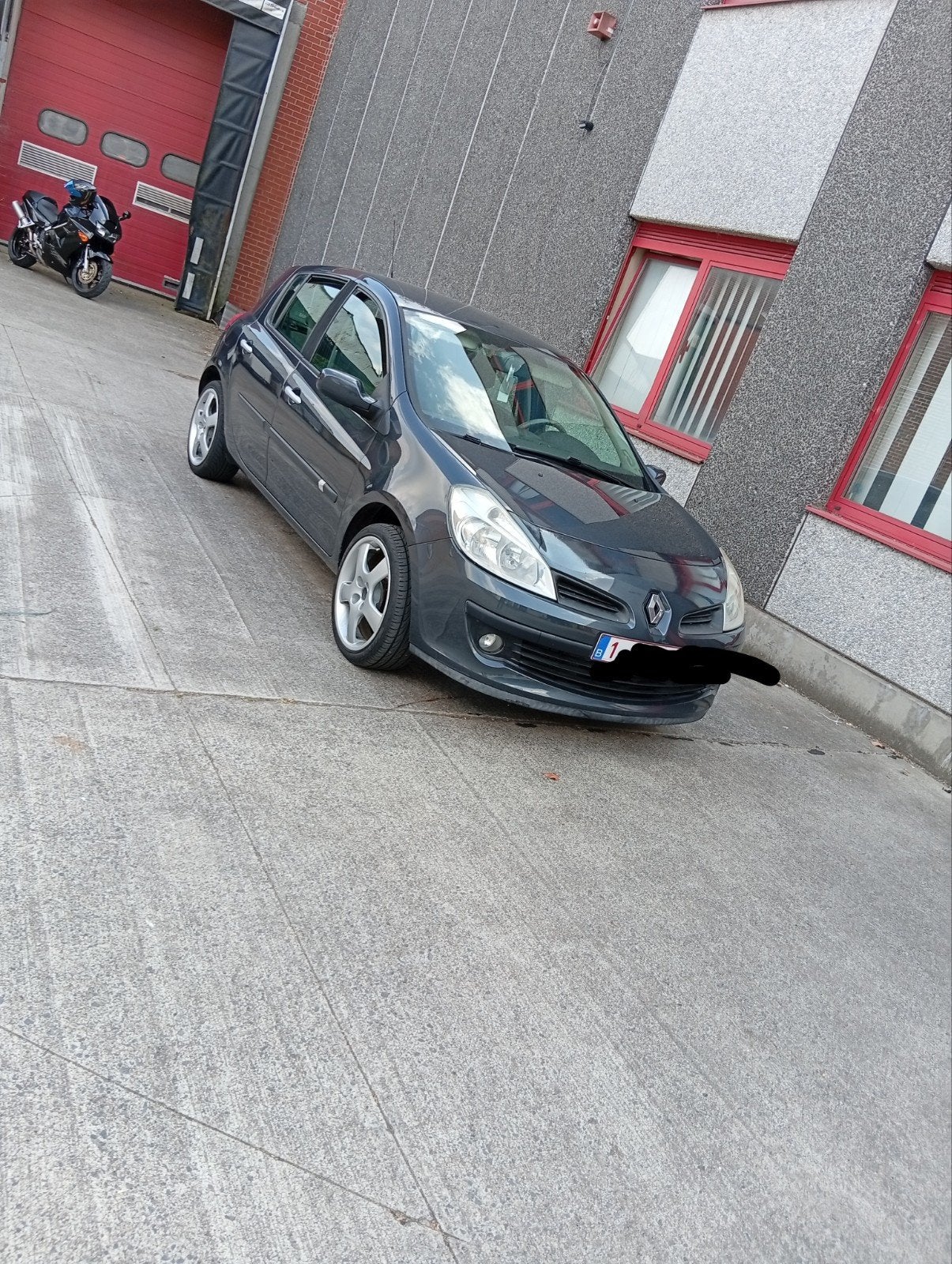 Renault Clio 3 homologuée/feuille rose, Achat, Beige, 72 kW, Boîte manuelle