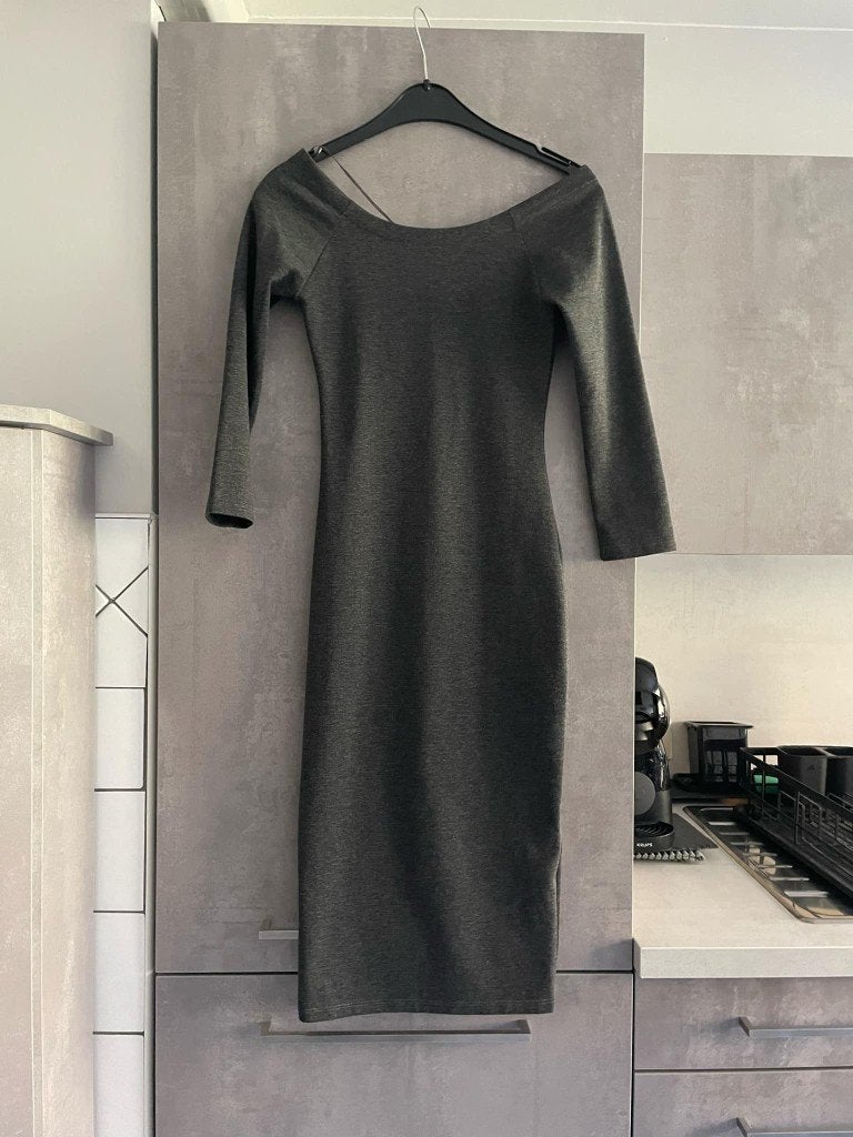 ROBE neuve ZARA mi longue   gris S, Vêtements | Femmes, Robes, Neuf, Gris, Enlèvement ou Envoi, Taille 36 (S)