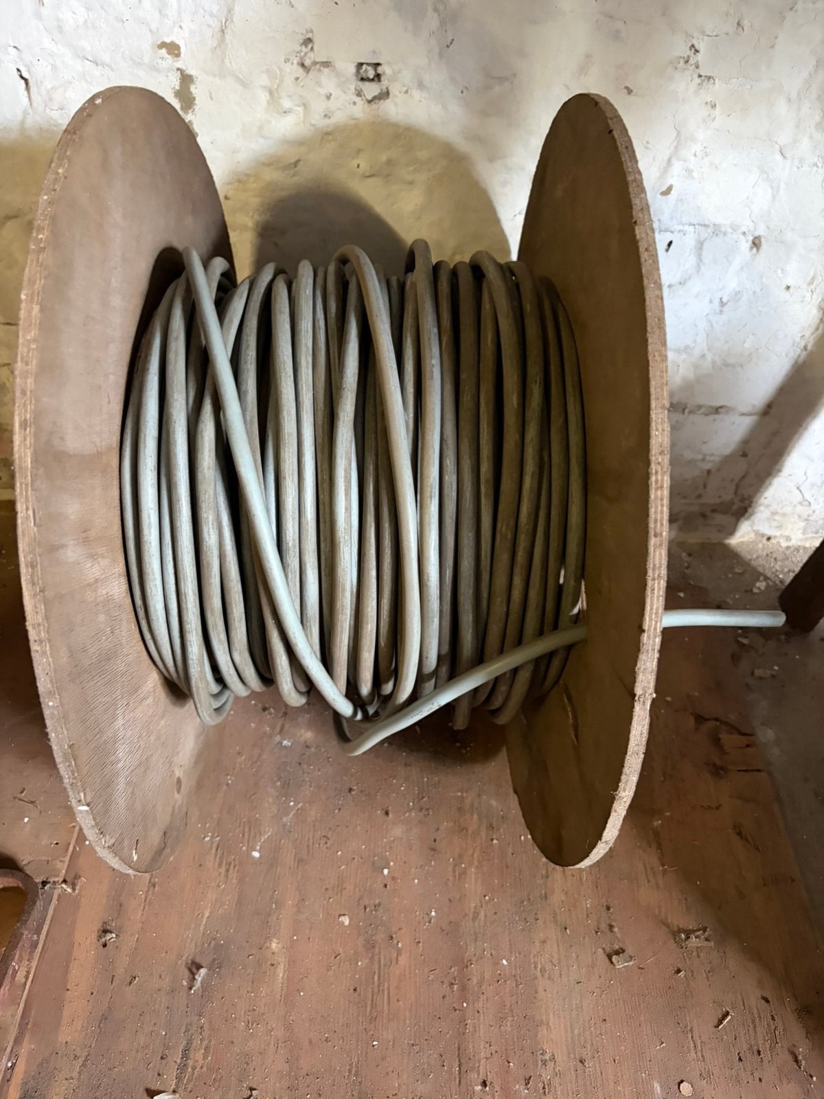 houten kabelhaspel met draad, Ophalen, Gebruikt, Kabelhaspel