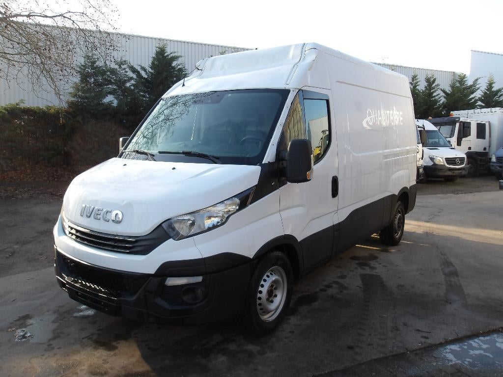 Iveco Daily 35S18 3.0D motorschade, Auto's, Bestelwagens en Lichte vracht, Automaat, Euro 6, Iveco, Wit