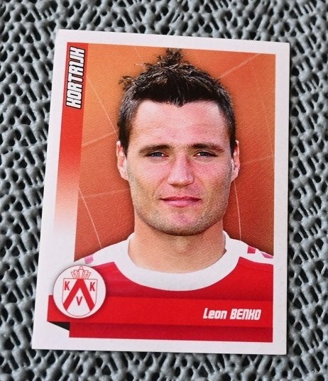 Panini Football 2011 KV Kortrijk / Leon Benko, Verzamelen, Sportartikelen en Voetbal, Verzenden, Nieuw, Poster, Plaatje of Sticker