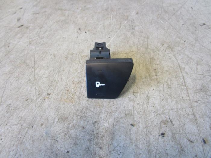 Centrale deurvergrendeling Schakelaar van een Peugeot 307, Auto-onderdelen, Overige Auto-onderdelen, Peugeot, Gebruikt, 3 maanden garantie