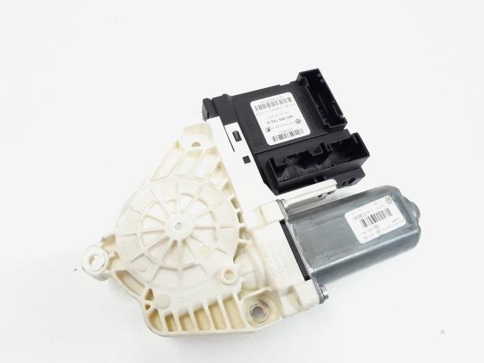 Moteur de vitre portière d'un Volkswagen Passat, Volkswagen, -, 3 mois de garantie, Utilisé