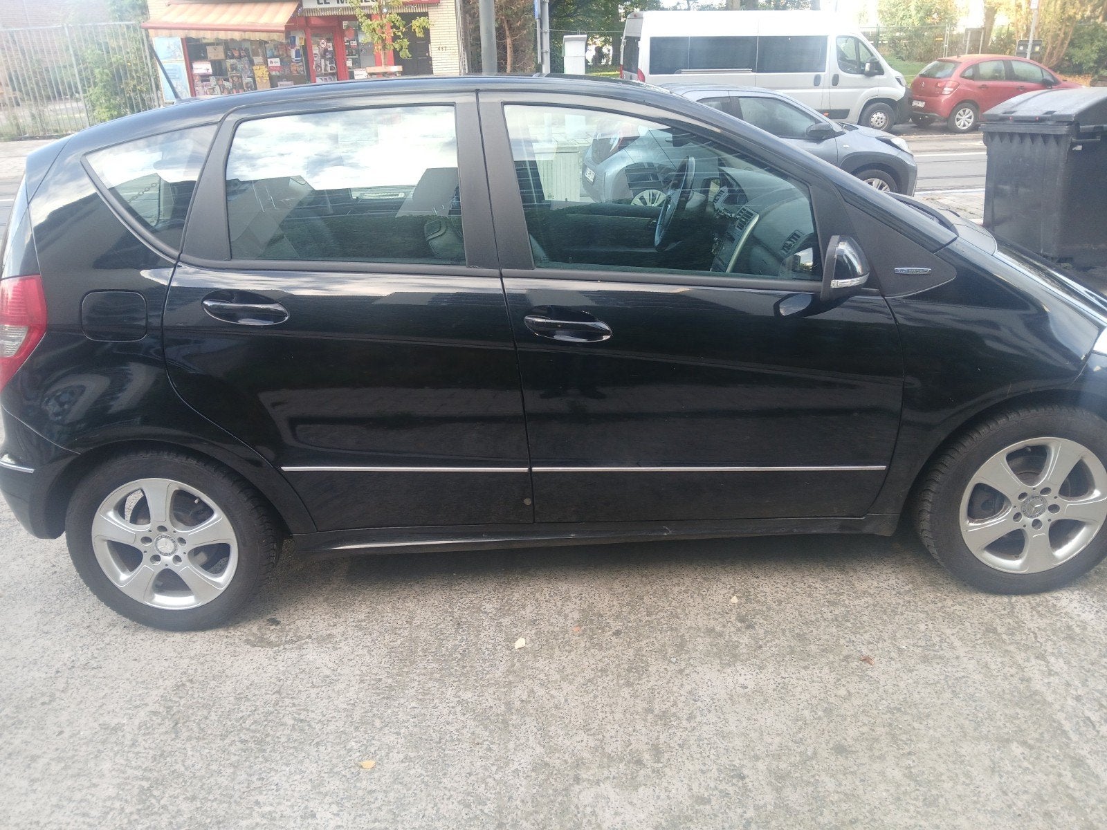 Mercedes classe A 180 année 2012 euro 5 essence, Autos, Achat, Boîte manuelle, Noir, 5 portes