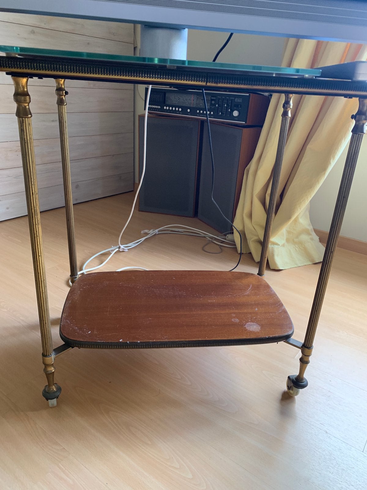 Table à roulettes utilisée depuis 60 ans, Enlèvement