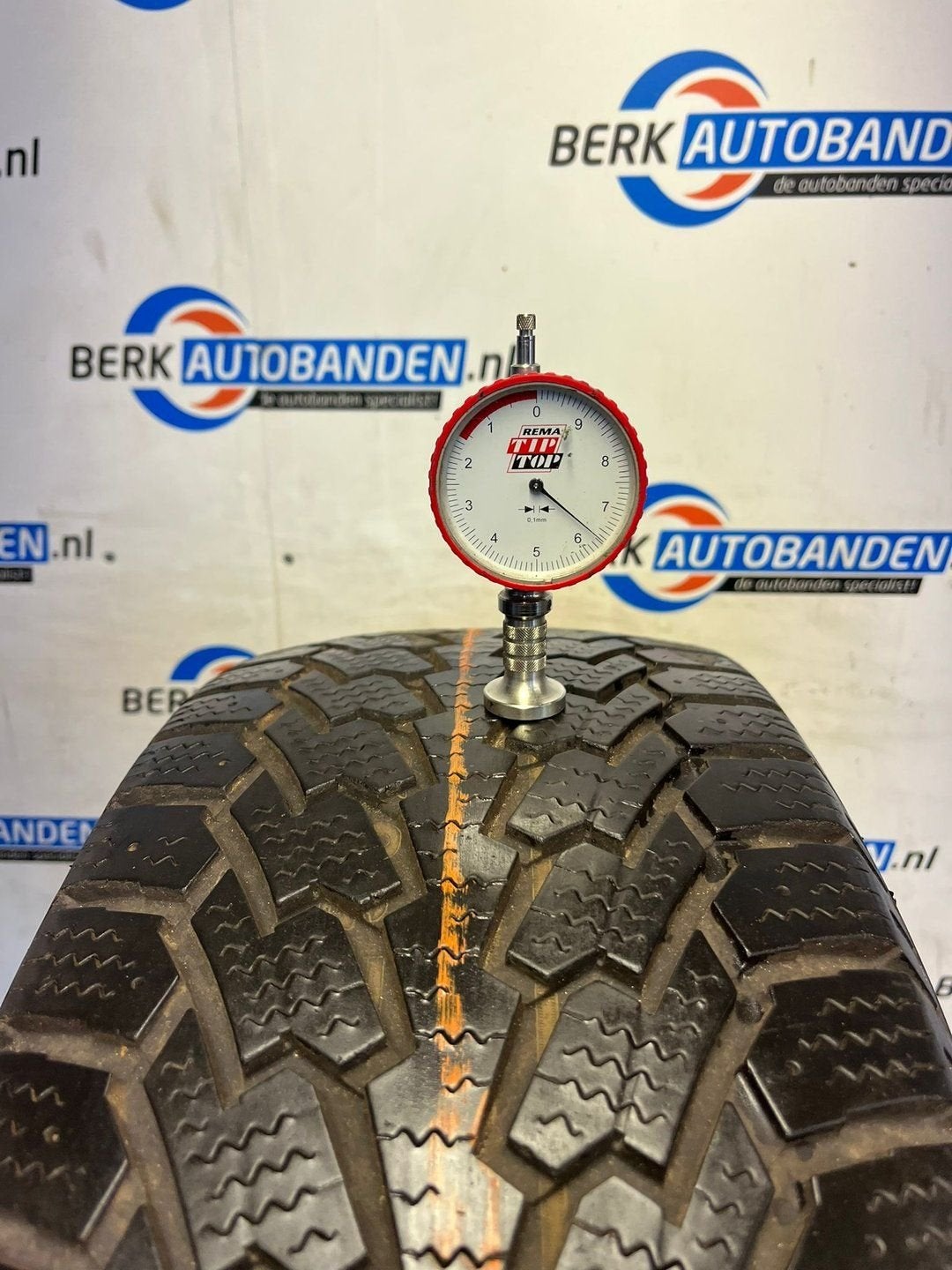 2x Nexen WinGuard P255/70 R15 108T 255/70/15 P2557015 (prijs, Auto-onderdelen, Banden en Velgen, Gebruikt, -, -, Band(en)