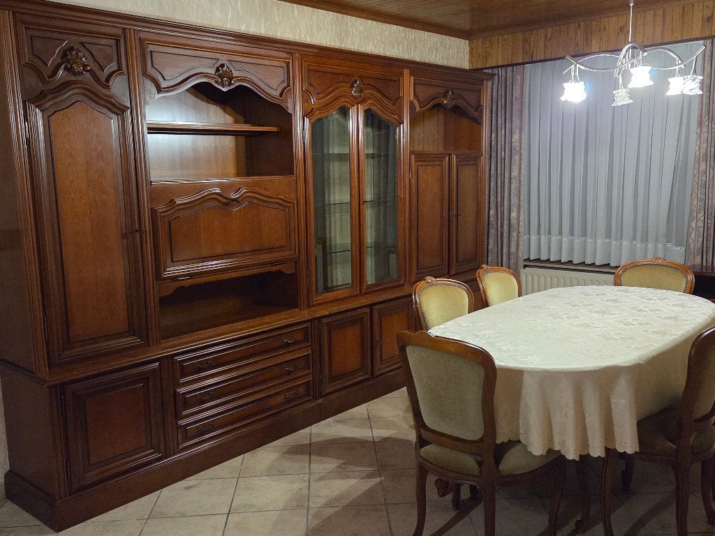 Gratuit : armoire murale, table à manger et 6 chaises, Maison & Meubles, Enlèvement, Utilisé, 4 à 6 chaises