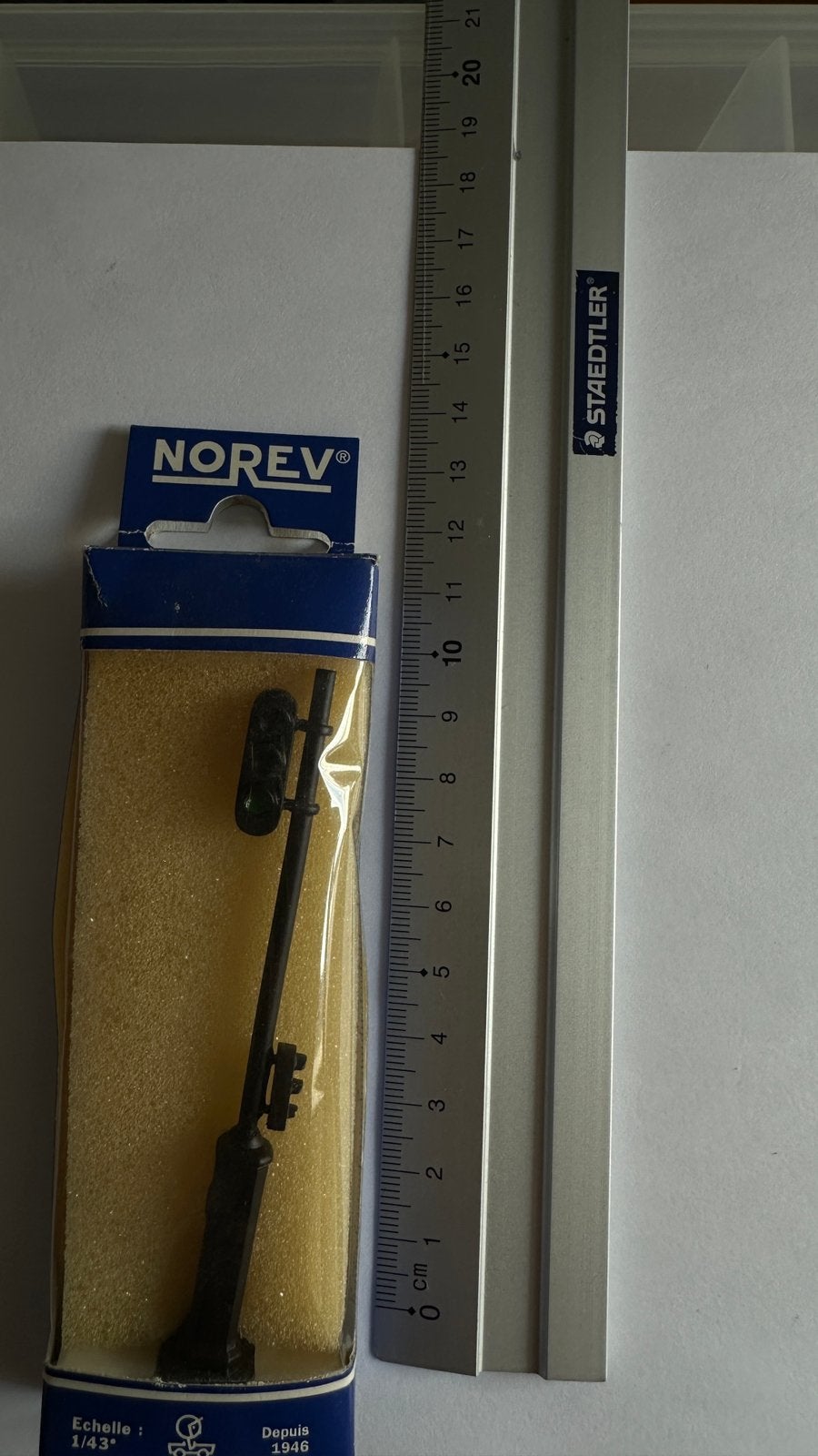 Norev 1/43 feux de signalisation tricolore ref AV4204, Enlèvement ou Envoi, Neuf, Autres types, Norev