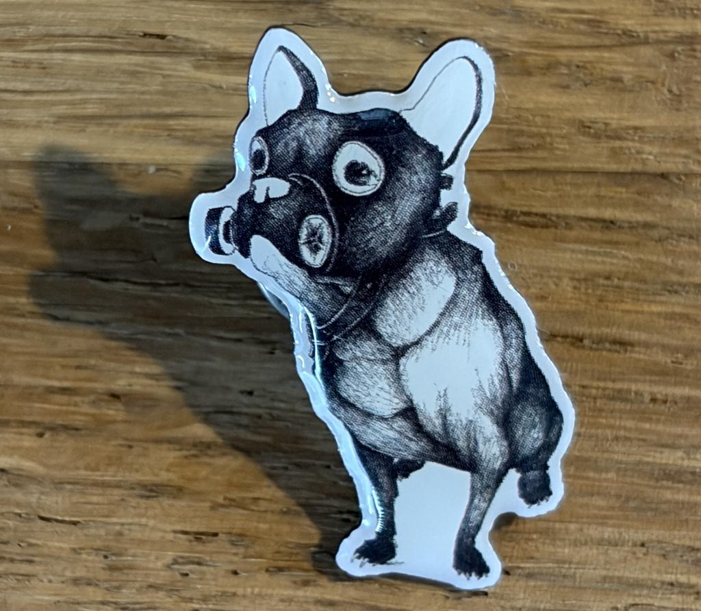 Pin - Wietse French Bulldog Gas Mask - Street Artist Bruges, Ophalen of Verzenden, Nieuw, Figuurtje, Speldje of Pin