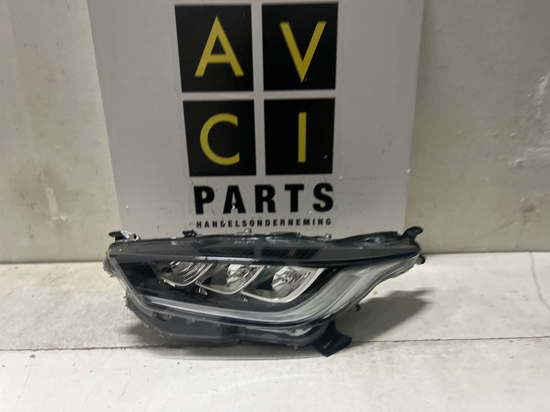 Koplamp Toyota Yaris IV Full led links Origineel, Gebruikt, -, -, Ophalen of Verzenden