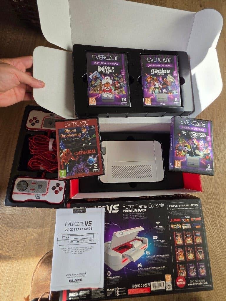 Evercade VS Premium Pack,, Consoles de jeu & Jeux vidéo, Enlèvement ou Envoi, Autres marques, Comme neuf
