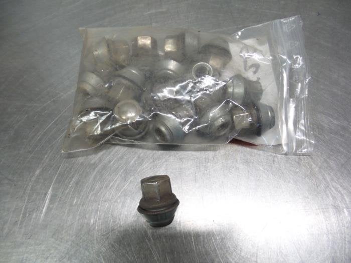 Kit boulons de roue d'un Mazda 2 (2 03-), -, 3 mois de garantie, Mazda, Utilisé