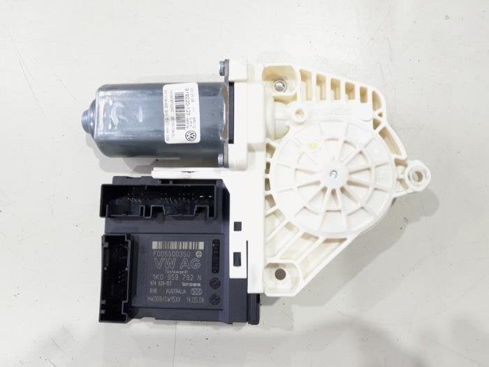Moteur de vitre portière d'un Volkswagen Passat, Volkswagen, -, 3 mois de garantie, Utilisé