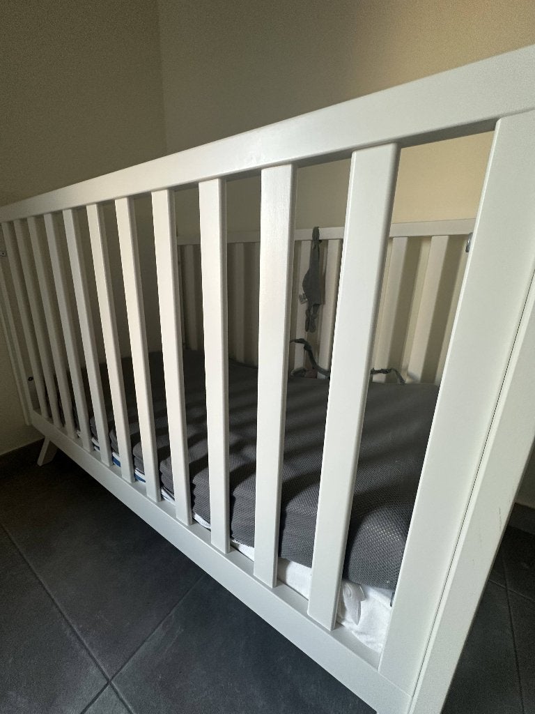 Babybed bopita wit inclusief matras en lakentjes aerosleep, Kinderen en Baby's, Ophalen, Zo goed als nieuw, Ledikant