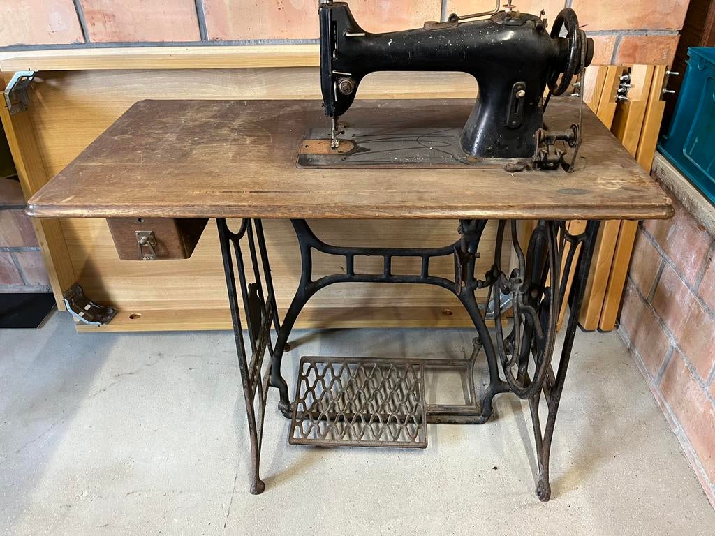 Antiek husqvarna naaimachine, Enlèvement