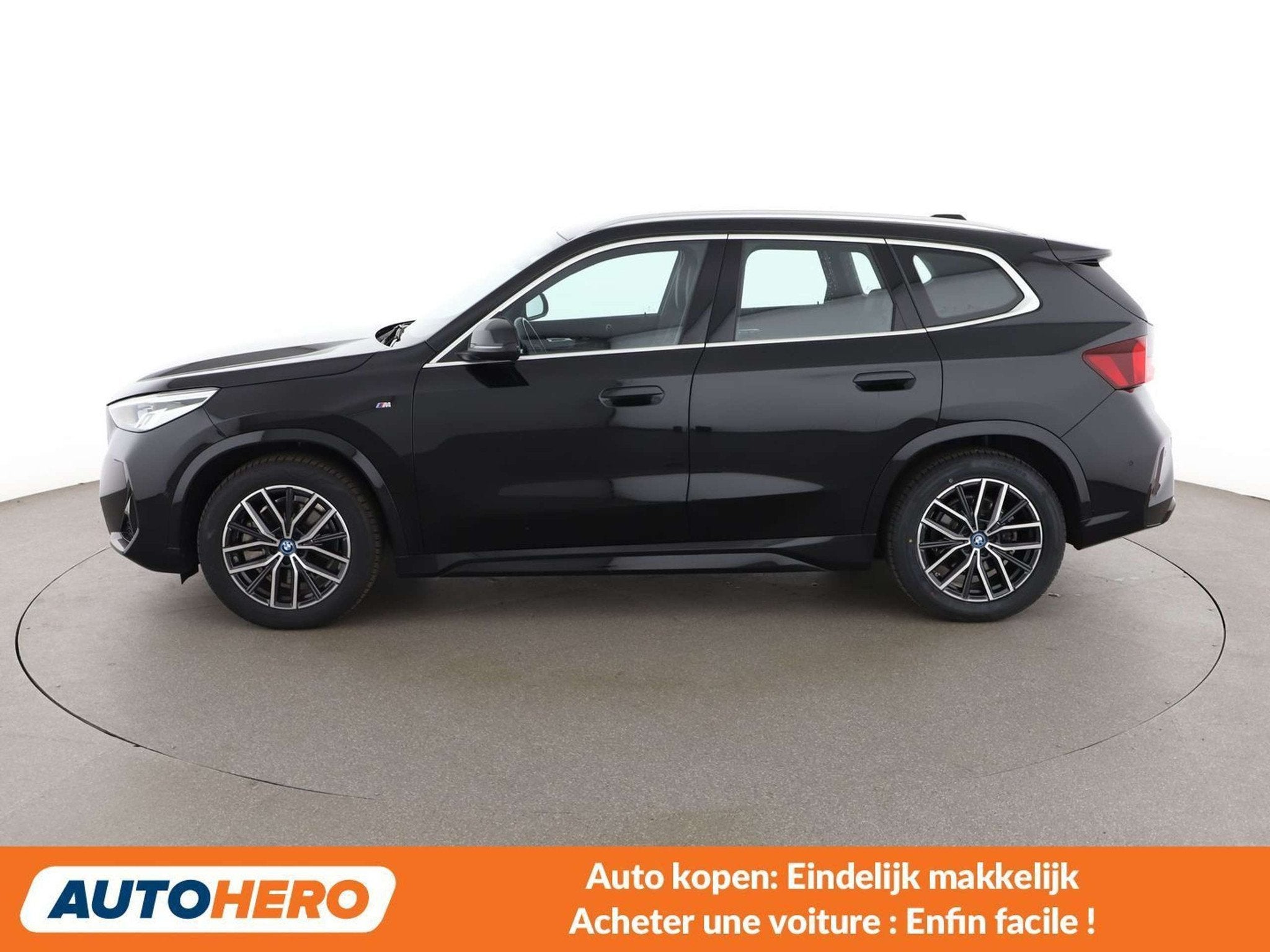 BMW iX1 xDrive 30 M Sport (année de construction 2023), Autos, Cuir, Achat, Détection des panneaux routiers, Noir