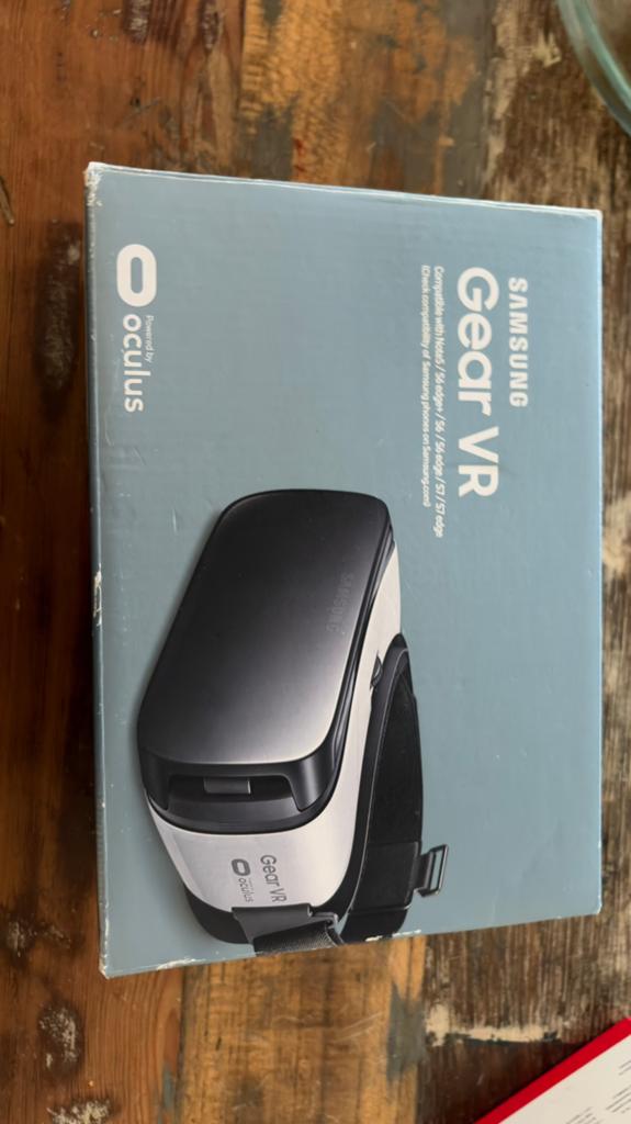 Samsung Gear VR powered by Oculus – VR bril, Games en Spelcomputers, Virtual Reality, Zo goed als nieuw, Ophalen of Verzenden