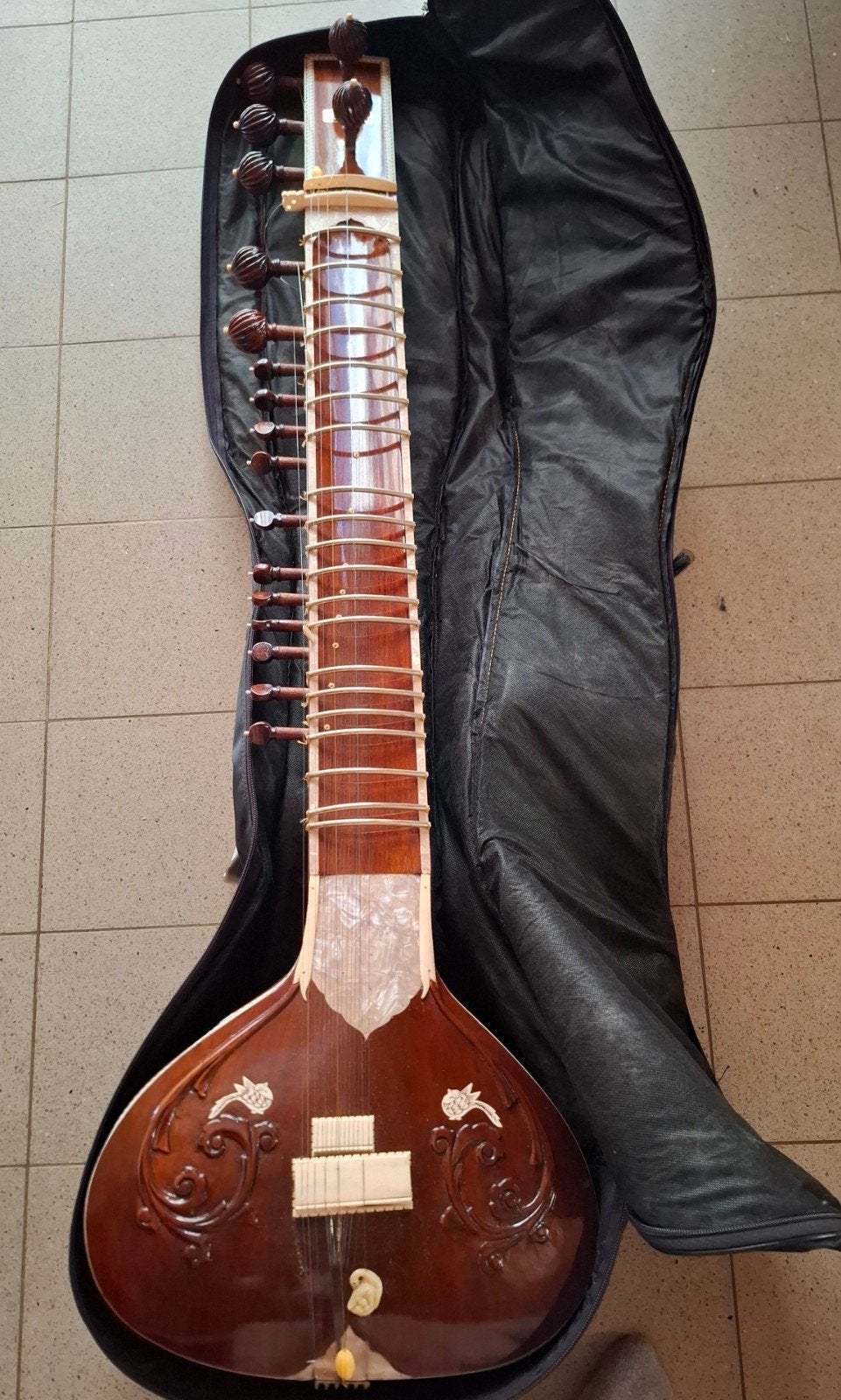 Sitar Vilayat Khan style, Enlèvement