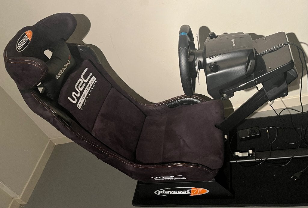 Playseat Evolution Pro Édition WRC + volant Logitech Race, 1 joueur, Enlèvement, Utilisé, Course et Pilotage