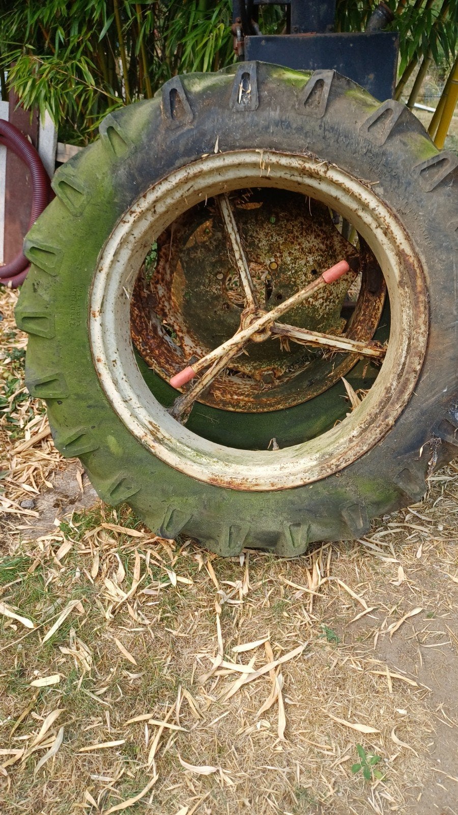 anciennes roues de tracteur 2pces, Enlèvement