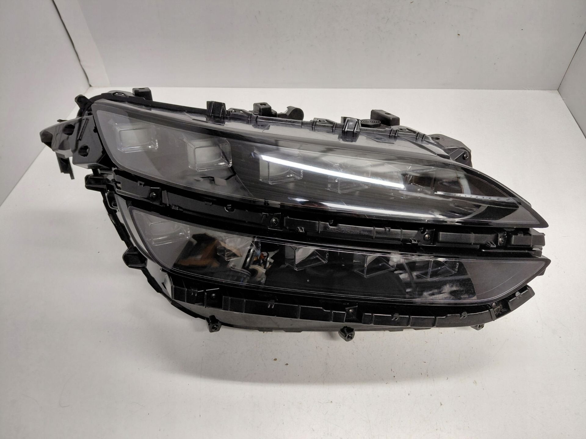 Genesis GV60 Koplamp Rechts Genesis, Genesis Motor, LLC, Gebruikt, Info@genesis.com, Heolleung-ro 12
06797  Seoul