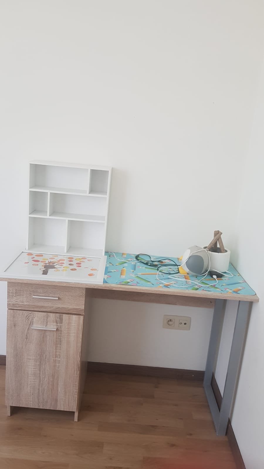 petit bureau en tres bon etat !, Enlèvement ou Envoi, Comme neuf