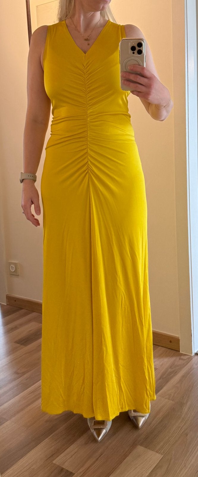 Lange jurk van By Malene Birger, Kleding | Dames, Gelegenheidskleding, Zo goed als nieuw, Maat 38/40 (M), Geel, Ophalen of Verzenden