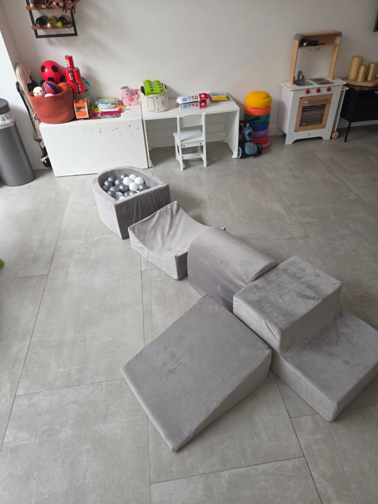5-delige foam speelblokkenset - inclusief ballenbad, Kinderen en Baby's, Ophalen, Zo goed als nieuw