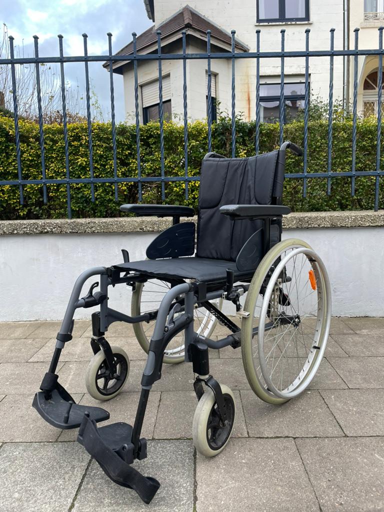 Chaise roulante pliable Invacare Esprit 3 Action état neuf, Divers, Enlèvement ou Envoi, Comme neuf